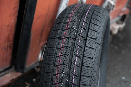фото протектора и шины ICEPIONEER 868 Шина ZMAX ICEPIONEER 868 245/65 R17 107S